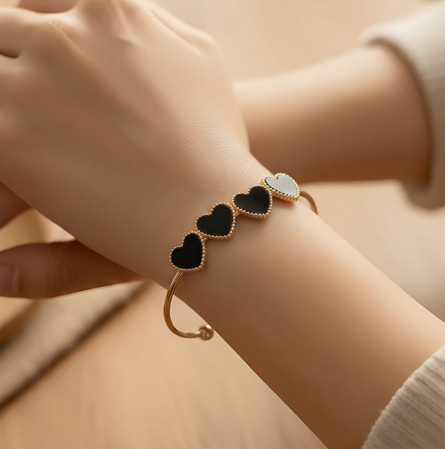 NNCB014 ZYN Heart Charm Bracelet
