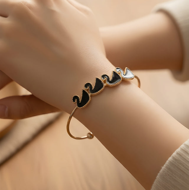 NNCB016 ZYN Swan Charm Bracelet