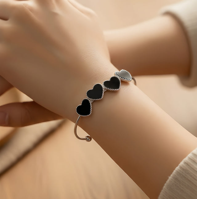 NNCB014 ZYN Heart Charm Bracelet