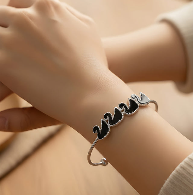 NNCB016 ZYN Swan Charm Bracelet