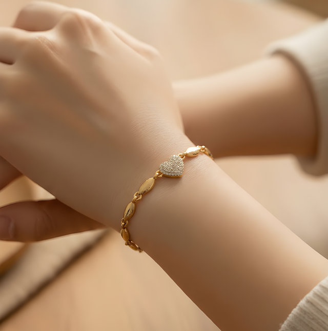 NNCB008 ZYN Crystal Heart Charm Bracelet