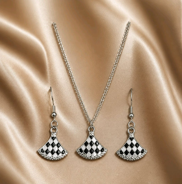 NNPS005 ZYN Monochrome Fan Pendant Set