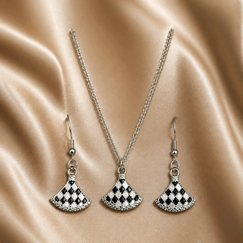 NNPS005 ZYN Monochrome Fan Pendant Set