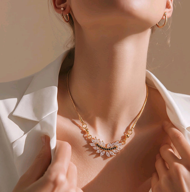 NNPN027 – ZYN Crystal Leaf Necklace