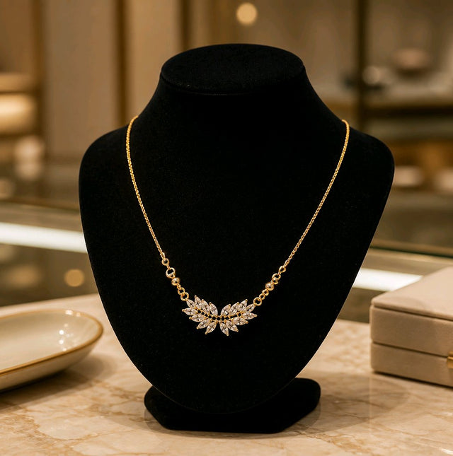 NNPN027 – ZYN Crystal Leaf Necklace