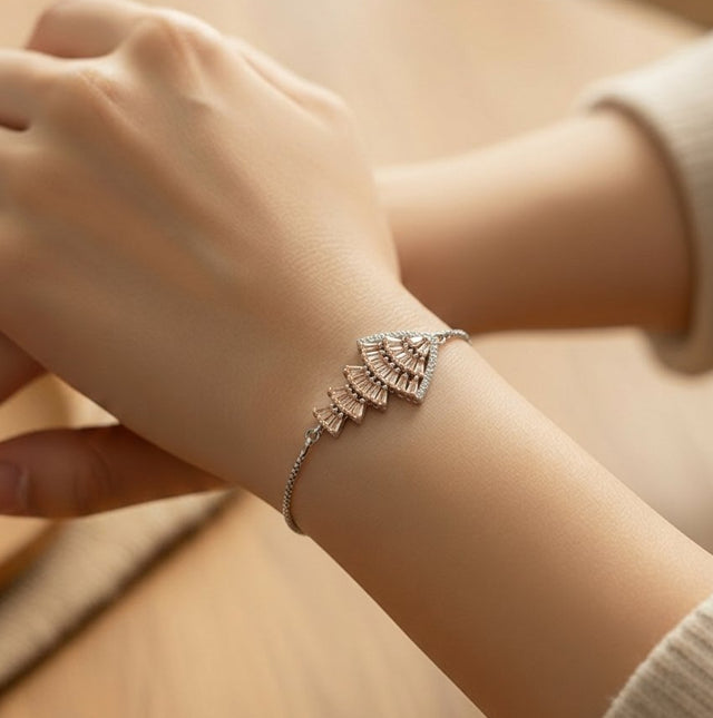 NNCB020 – ZYN Crystal Fan Leaf Bracelet