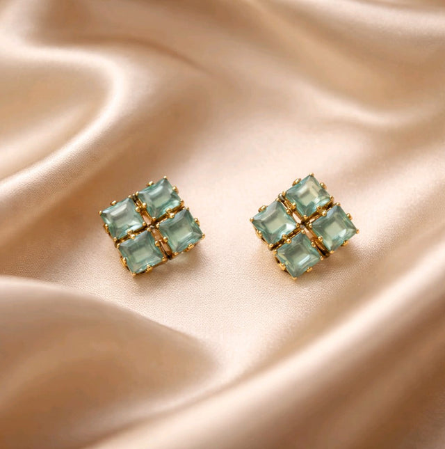 NNET014 ZYN Crystal Cluster Ear Tops