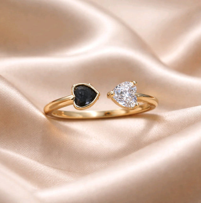 NNGR007 ZYN White/Black Heart Adjustable Ring